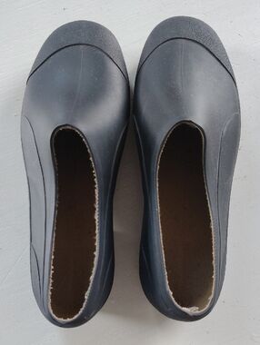 DKNY French Women's Slip-On Garden Shoes/ Rubber Flats - Black